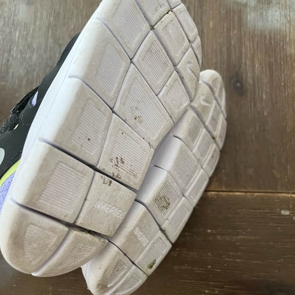 SOLD - Nike Free Run 2 - Toddler - Picture 4 of 5